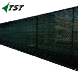 頑丈な180GSM 6' X 50'屋外の裏庭のためのプライバシー スクリーンの網の塀カバー真鍮のグロメット