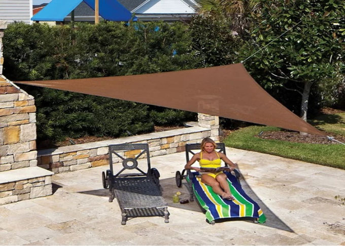 三角形はプールの利用できる100%のバージンのHDPEのための庭の陰の帆を影で覆います